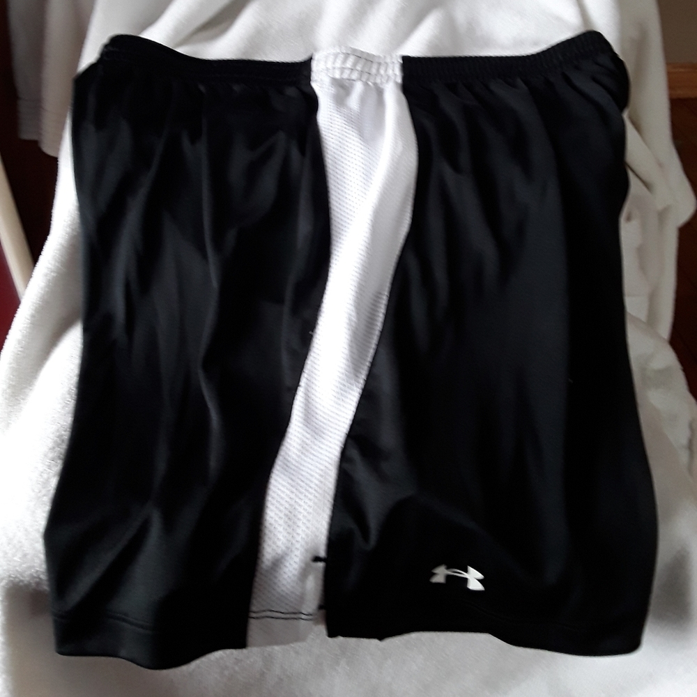 Under Armour running shorts😀😀😀